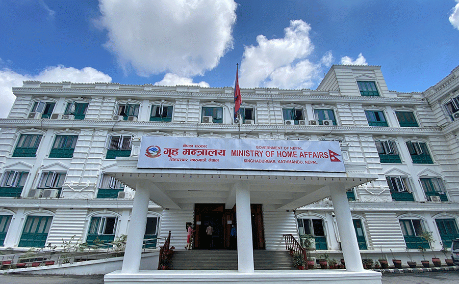 भिजिट भिसा प्रकरणमा मुछिएको आशंकामा गृहका ९ कर्मचारीको सरुवा