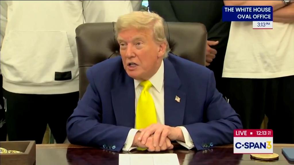 डोनाल्ड ट्रम्पले मंगलबार राति इरानमा आक्रमण गर्ने योजनालाई  गरे अनुमोदन