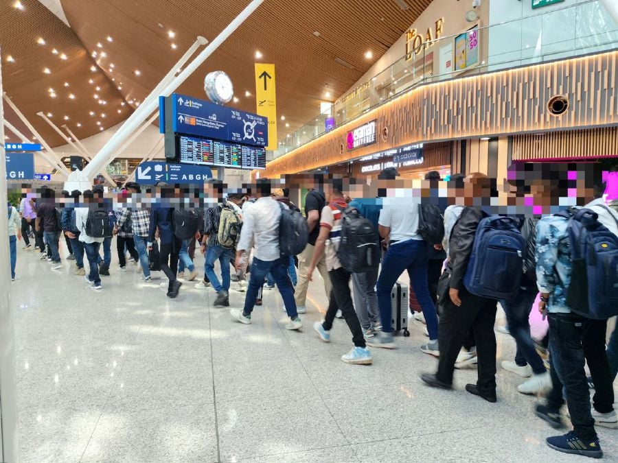 भिजिट भिसामा मलेसिया प्रवेश गर्न खोज्ने १३१ काे हुन त ?