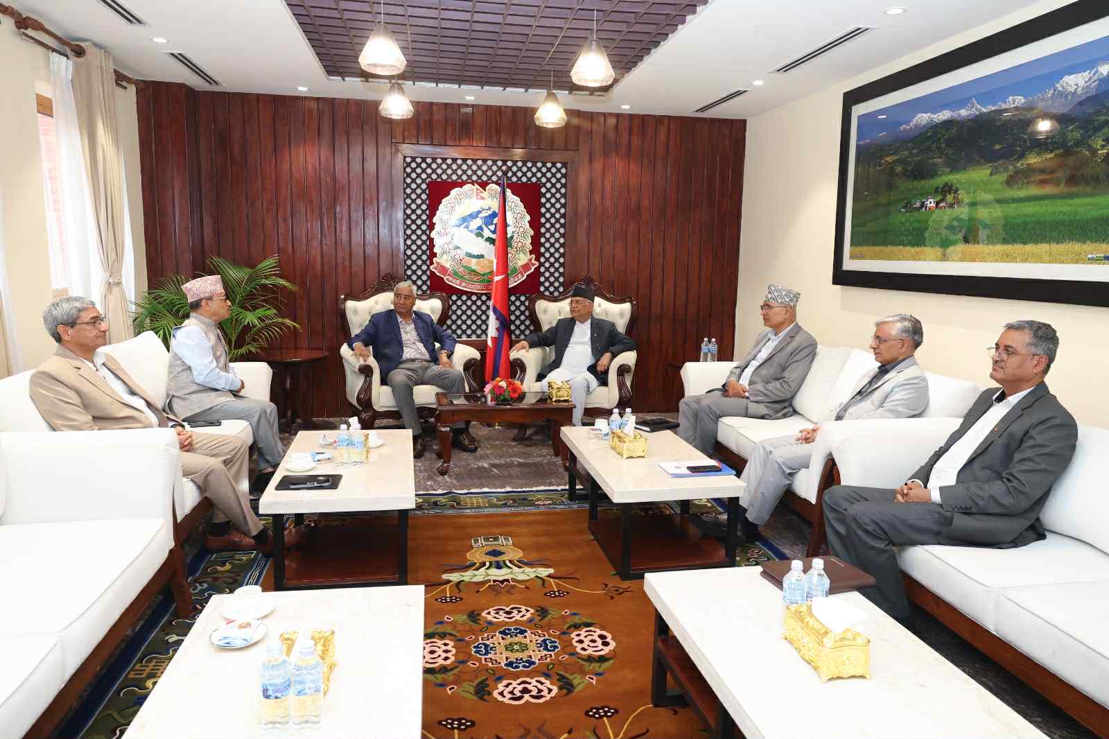 ओली भेट्न बालुवाटार पुगे देउवा, मन्त्री हेरफेरबारे छलफल हुने