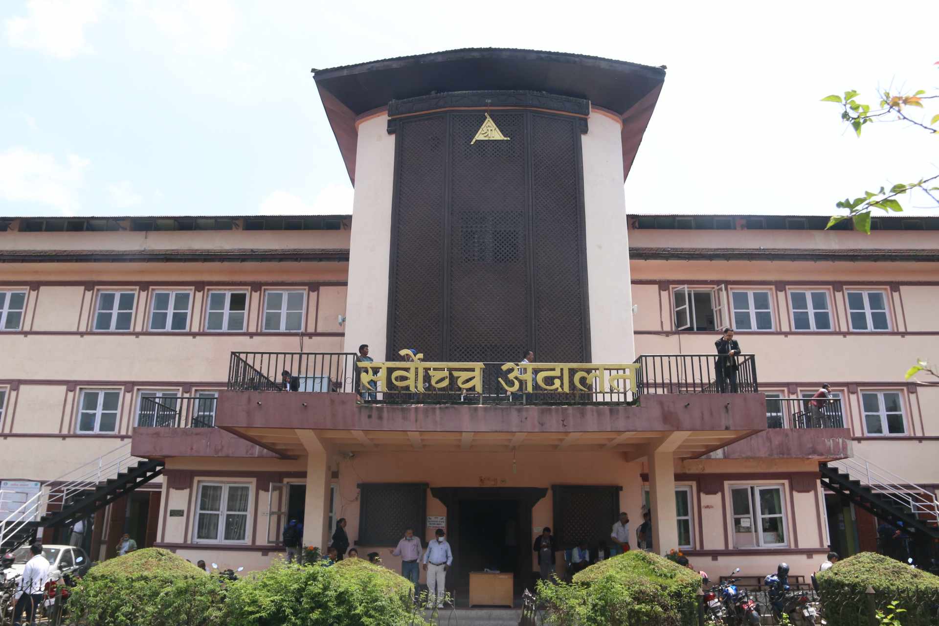 सरकारलाई कामचलाउ घोषणा गर्न माग गरिएको रिटमा सकियो सुनुवाइ